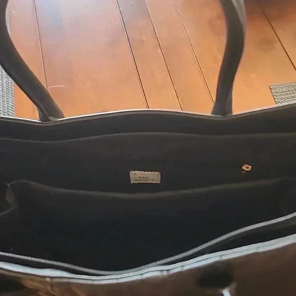 A new day tm.large bag great for laptop 💻 like new use only at few times.